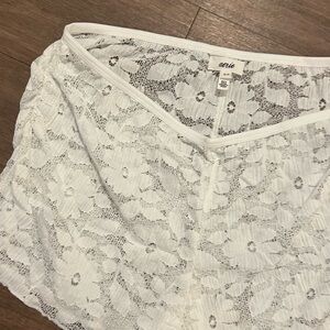 Aerie Floral Lace Shortsin White
